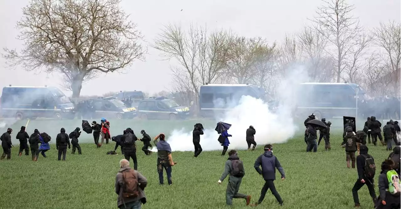 Sainte-Soline : la manifestation contre les bassines tourne à l'affrontement