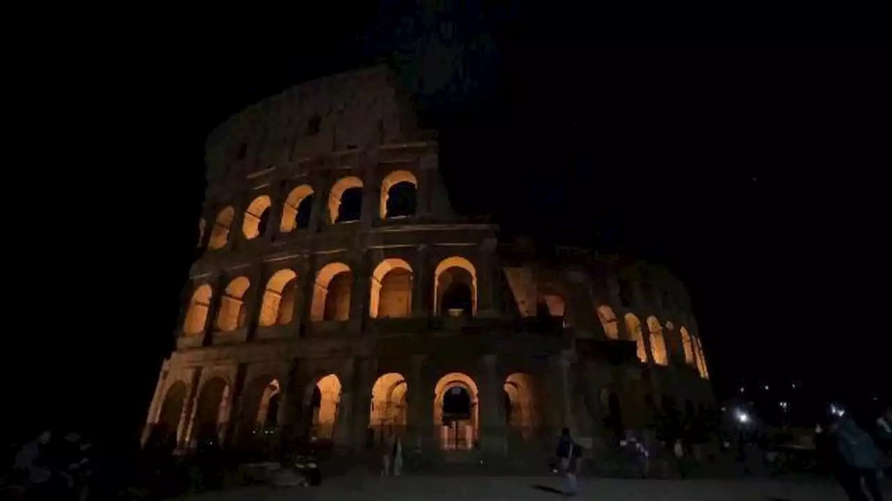 Earth Hour, un'ora di buio per ricordare l'ambiente: il Colosseo spegne le luci