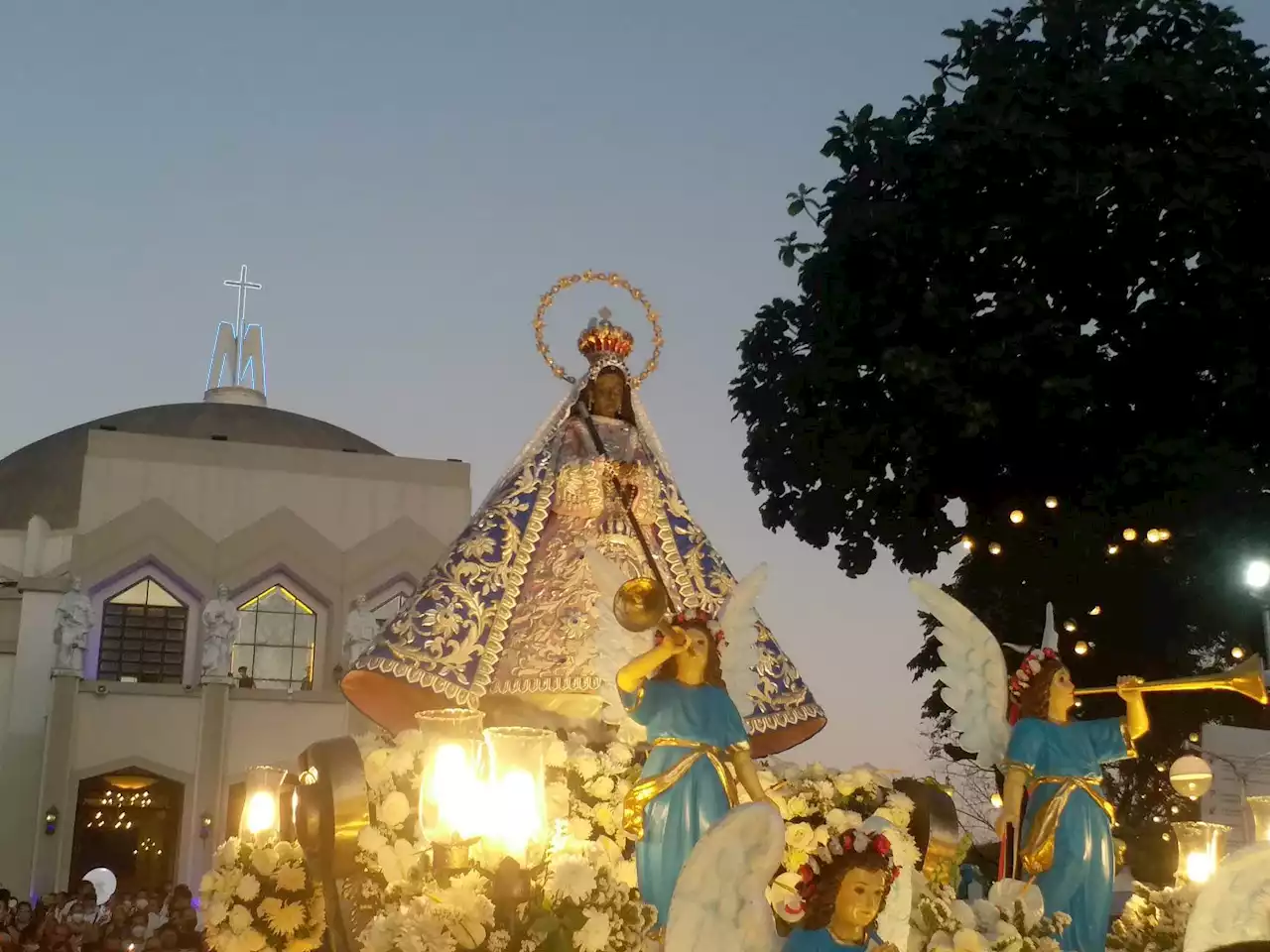 Hundreds of devotees join 'Virgin of Antipolo' procession