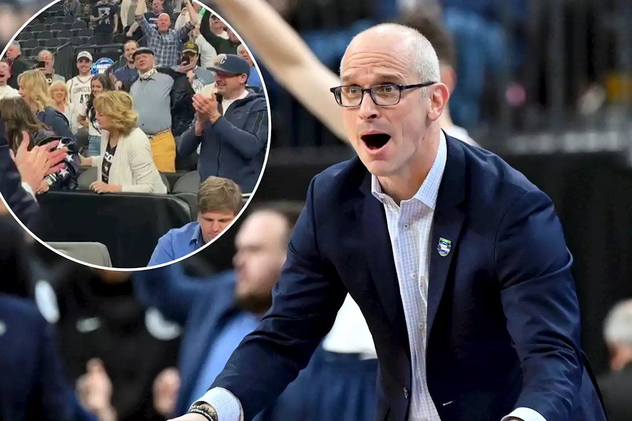 Bill Murray wanted Dan Hurley to take off his shirt after UConn’s Sweet 16 win