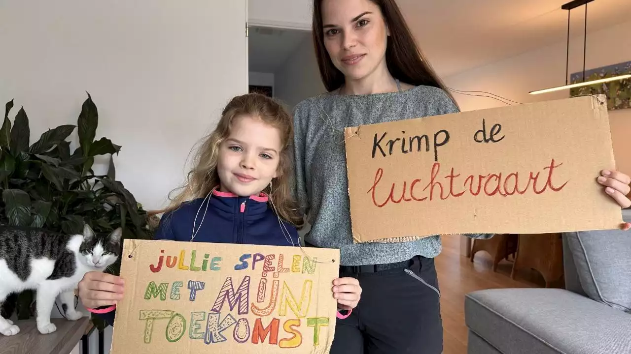 Stefanie en dochter (7) demonstreren bij Eindhoven Airport: 'Familie-uitje'