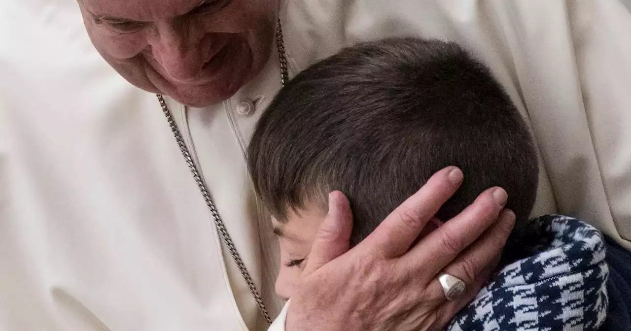 Papa Francesco conferma le norme anti-abusi e le estende ai laici