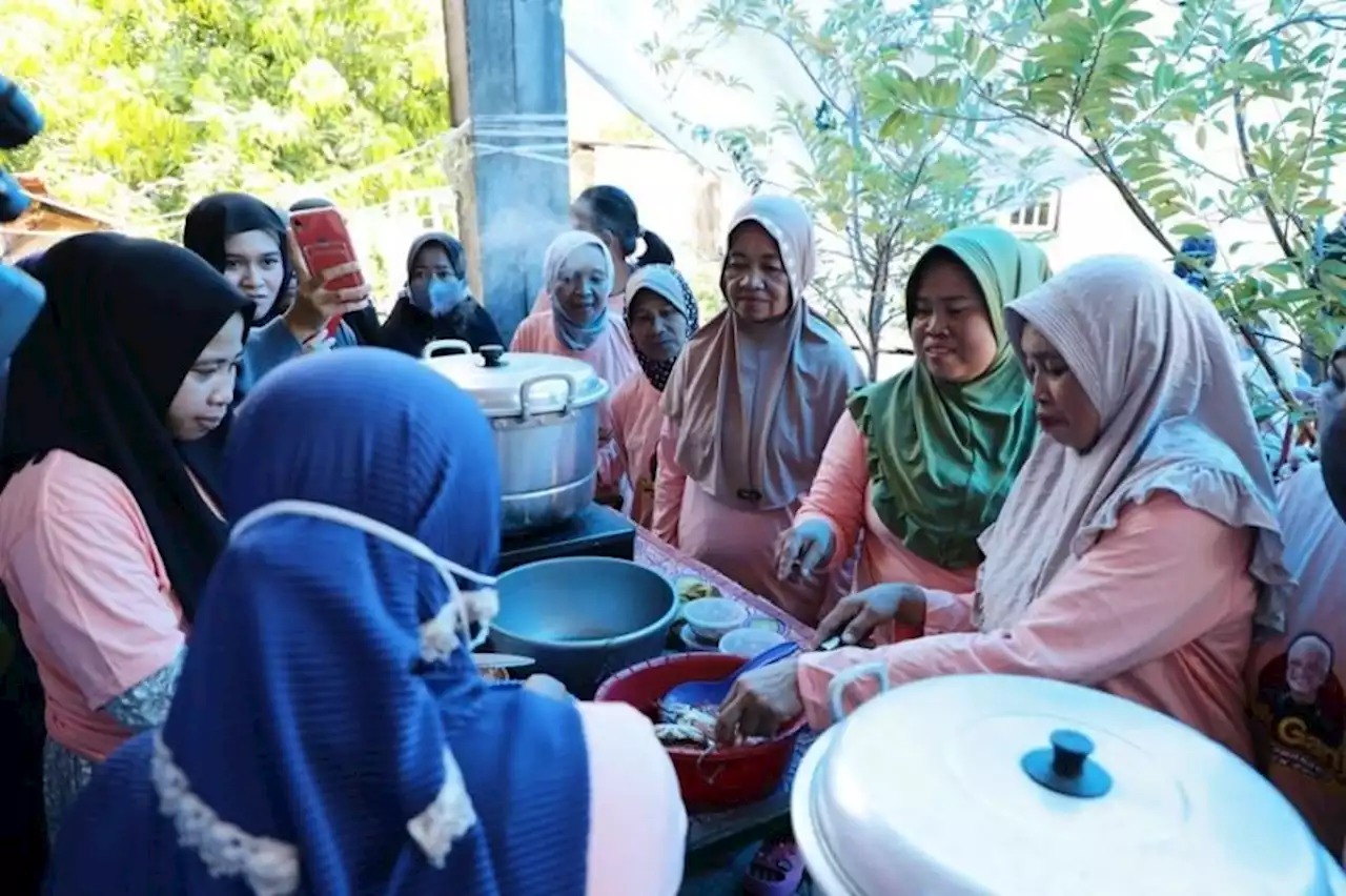 Latih Wirausaha, Emak-emak di Maros Belajar Olah Kepiting Jadi Abon