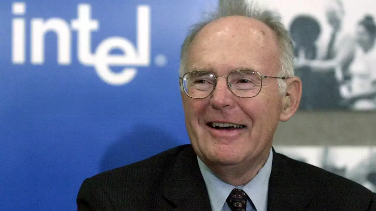 Gordon Moore: Intel co-founder and microchip pioneer dies aged 94