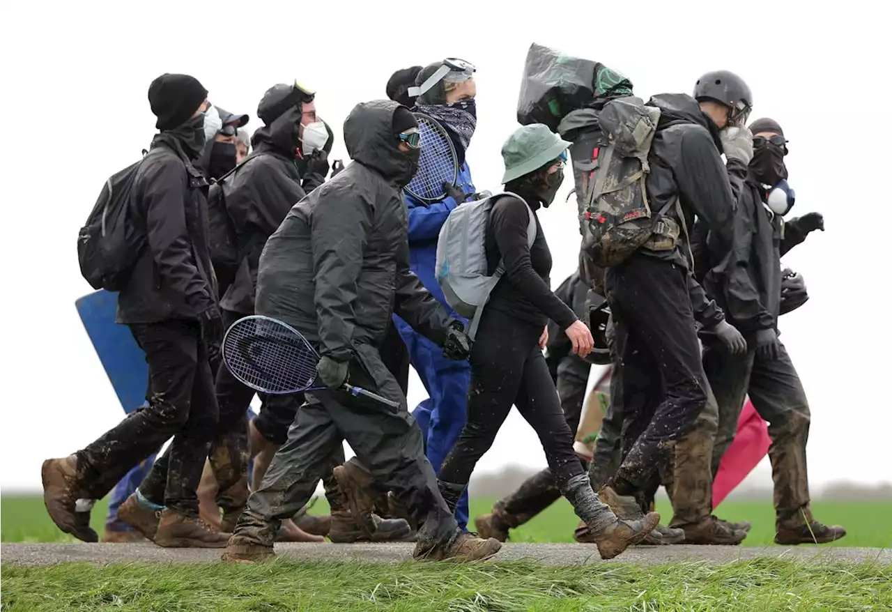 Manifestation anti-bassines dans les Deux-Sèvres : Borne, Mélenchon, Ciotti… La classe politique se déchire