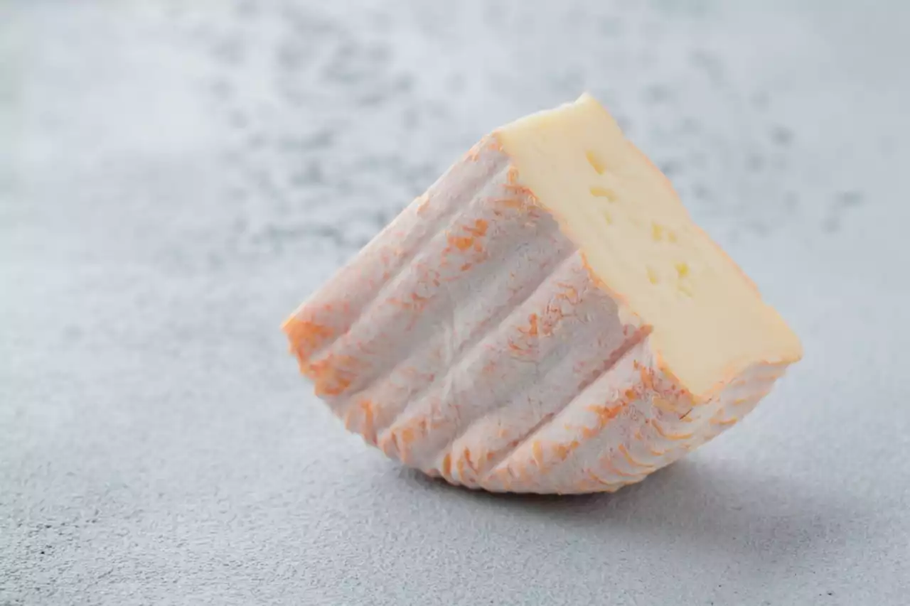 One person dies in listeria outbreak as public warned to avoid Baronet semi-soft cheese