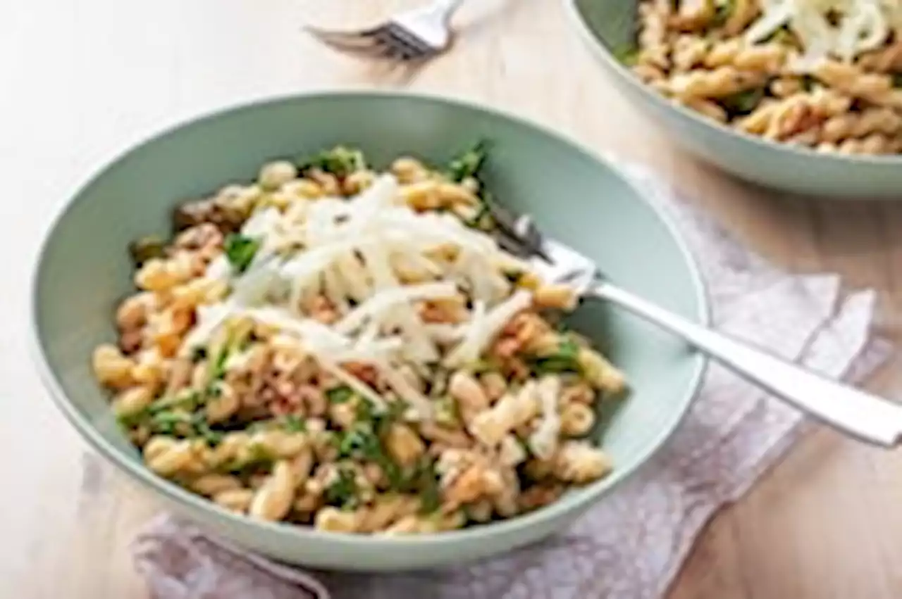 Let this asparagus pasta with grated apple usher you into spring