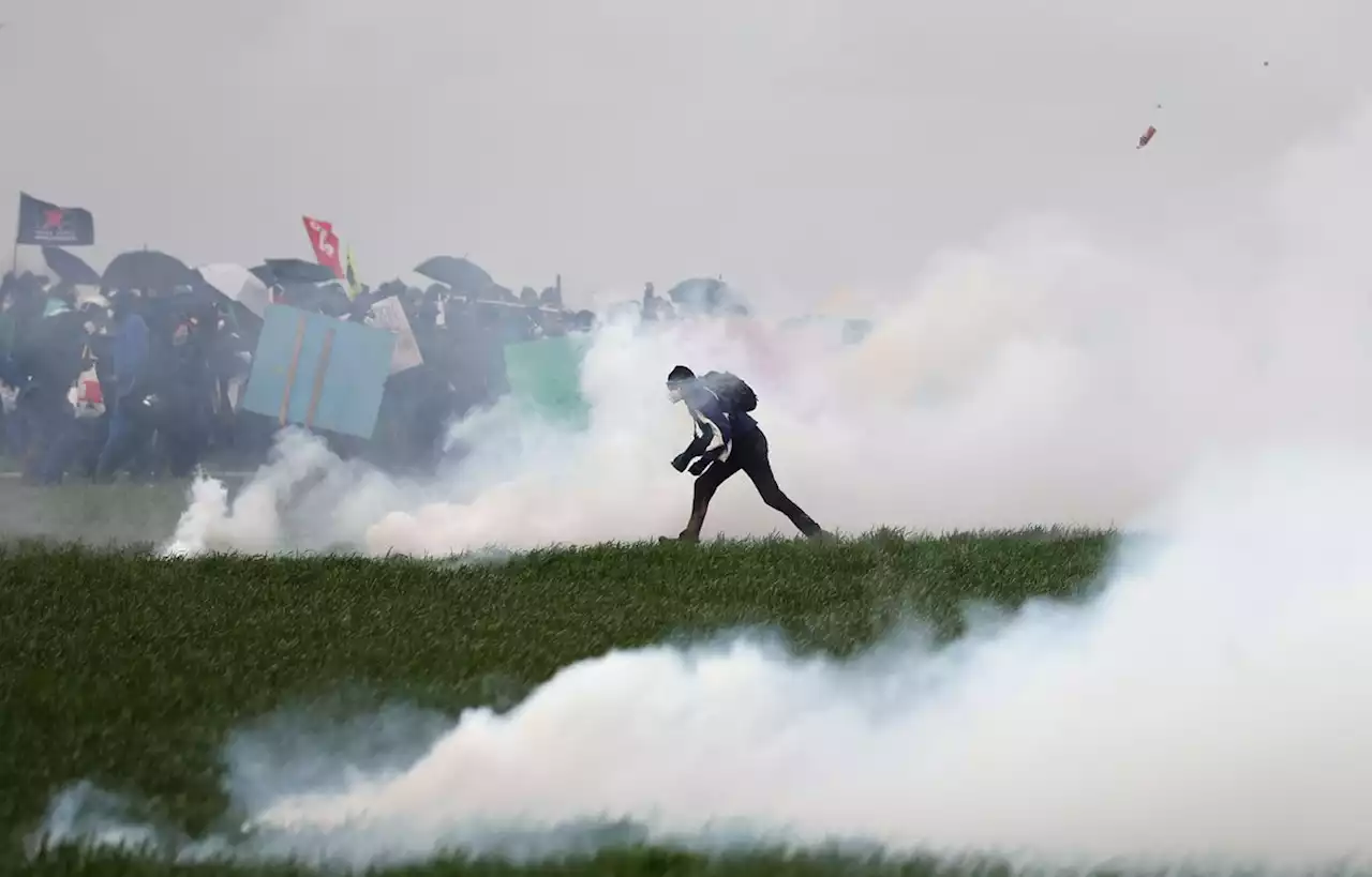 Violences à Sainte-Soline, les Bleues victorieuses et l’uranium de Poutine