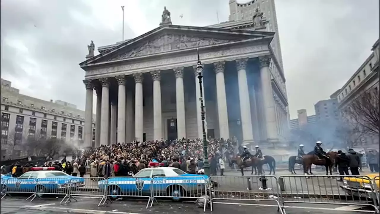 Crowd of protestors gather at NYC courthouse for filming of 'Joker' amid Trump investigation