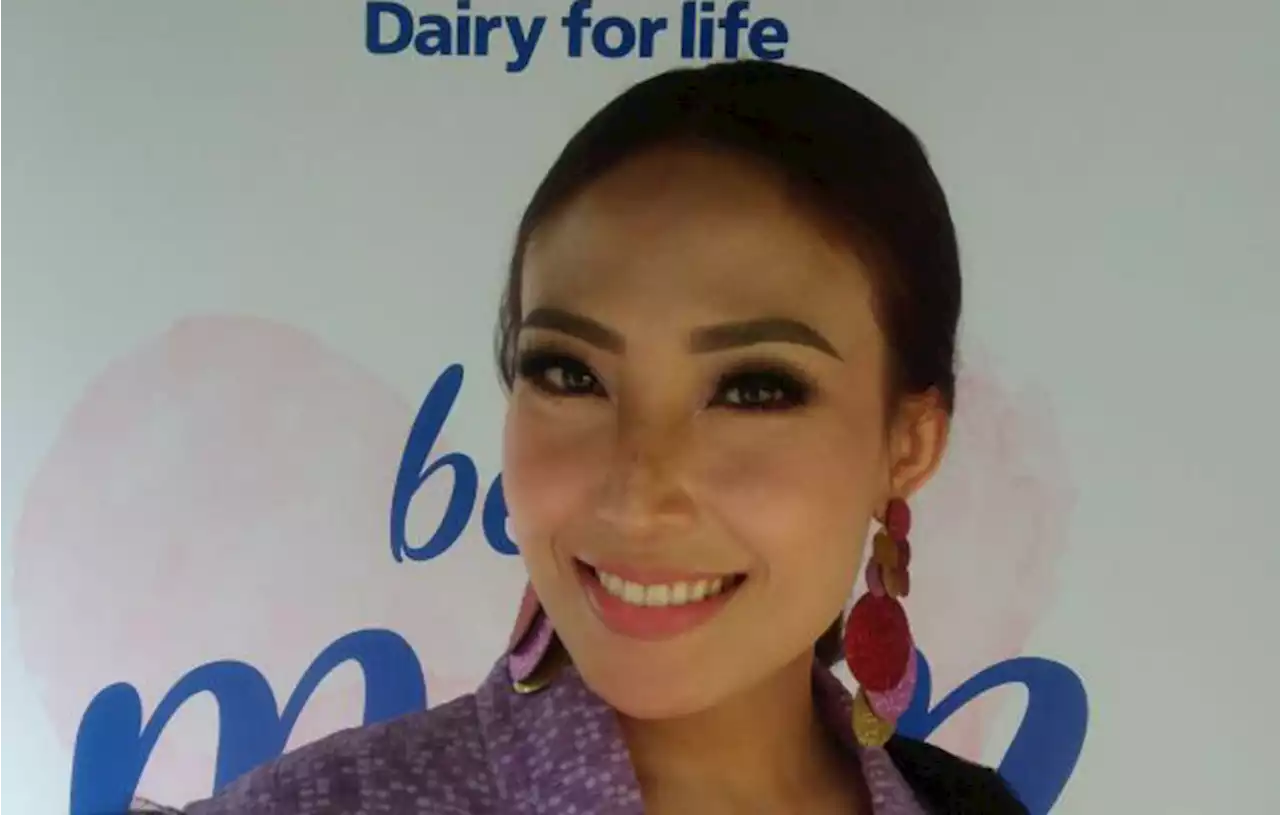 Ayu Dewi dan Keluarga Akan Rayakan Lebaran di Rumah Baru