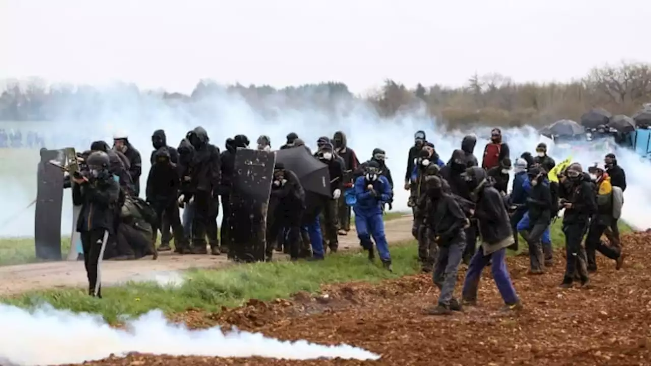 Affrontements à Sainte-Soline: la LDH met en cause les forces de l'ordre