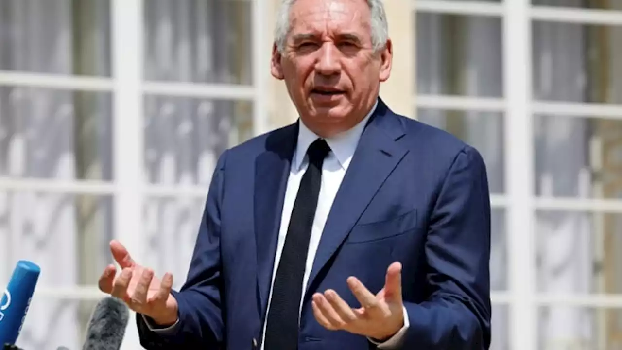 François Bayrou accuse Jean-Luc Mélenchon de nourrir 'une stratégie de déstabilisation de notre société'