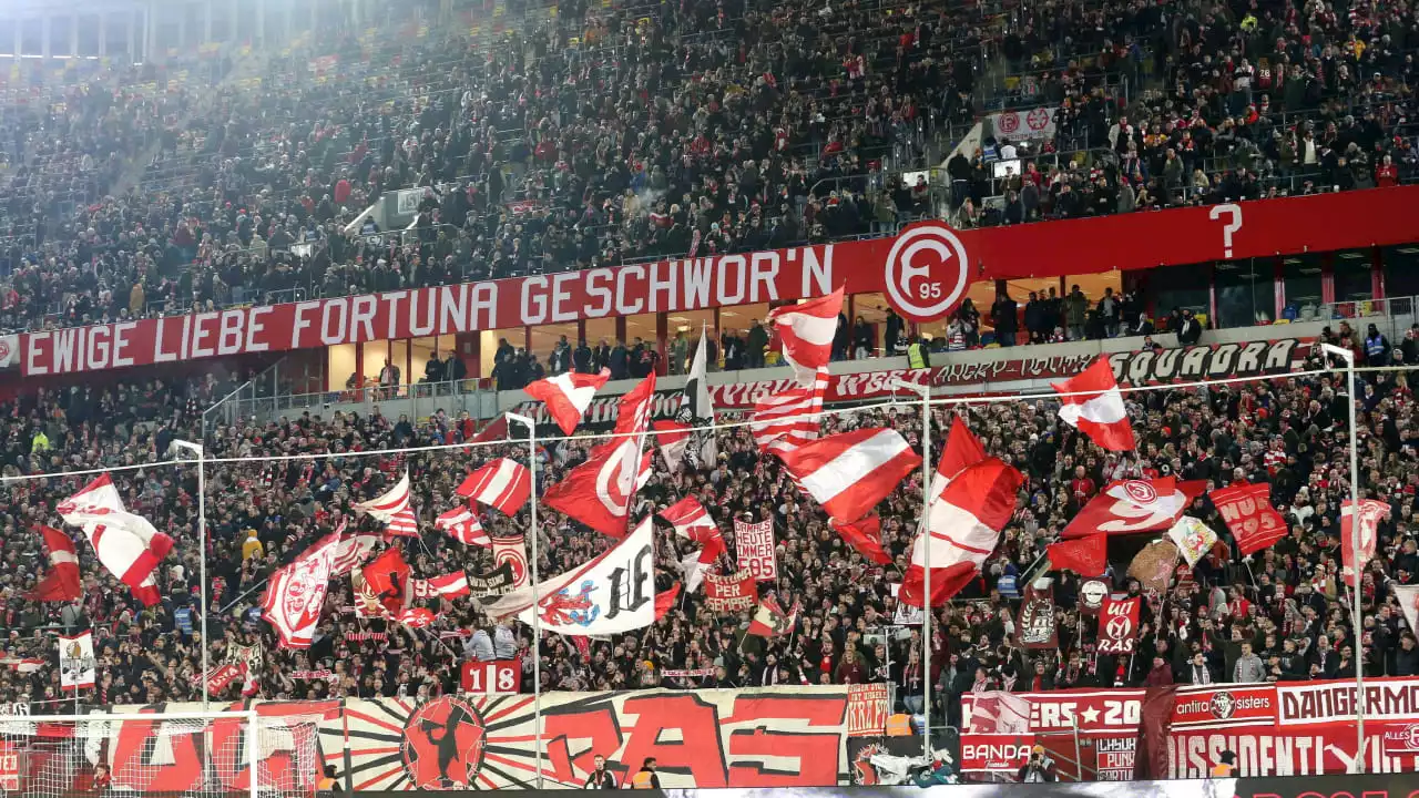 Fortuna Düsseldorf: 51200 Fans, ausverkauft! HSV macht die Bude voll