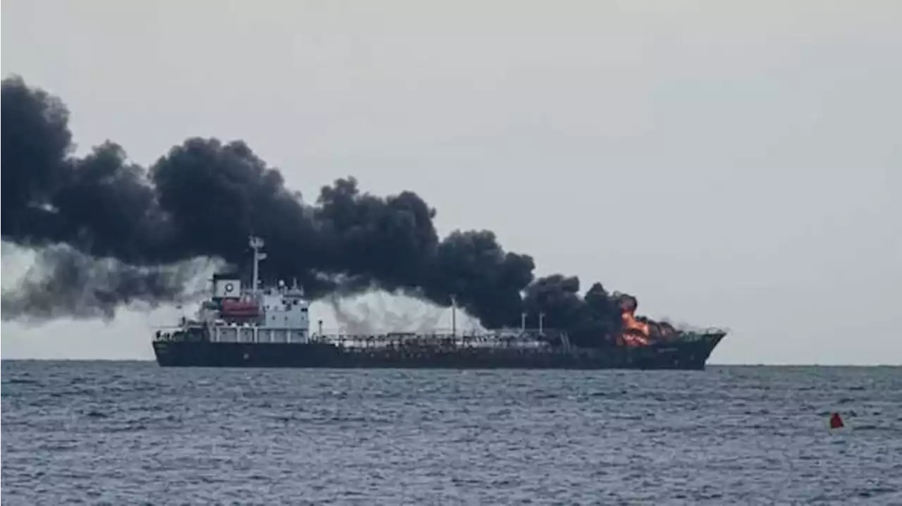 Duh! Kapal BBM Sewaan Pertamina Terbakar di Perairan Lombok