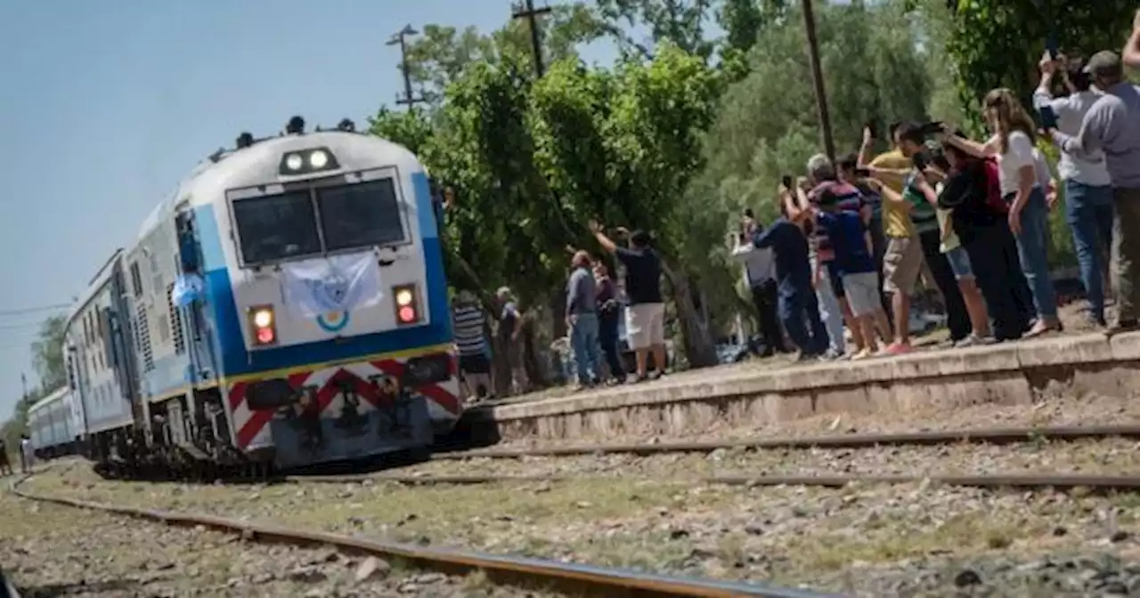 El Ministerio de Transporte defendi� el tren a Mendoza: 'Les duele que est� vivo'