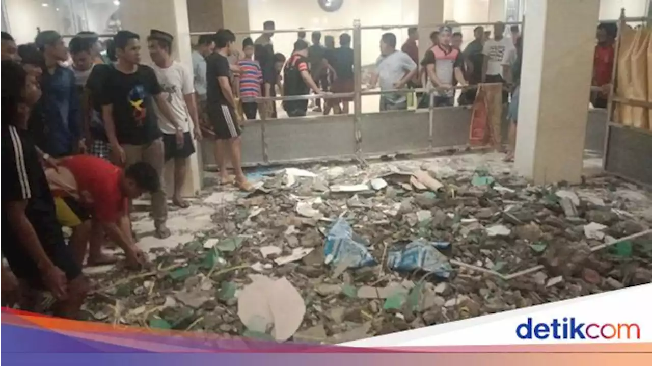 Kubah Masjid di Makassar Roboh Timpa Jemaah Tarawih, 9 Orang Terluka