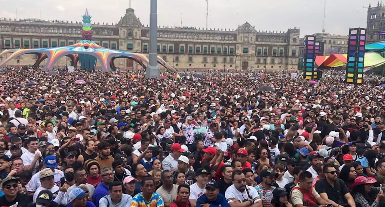 Pese a lluvia y contingencia, capitalinos asisten a sonideros del Zócalo y Festival Turístico