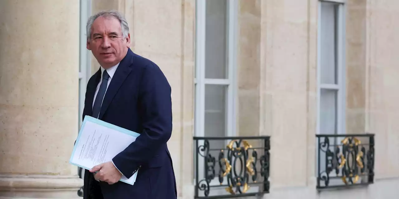 Mélenchon nourrit «une stratégie de déstabilisation de notre société», estime François Bayrou