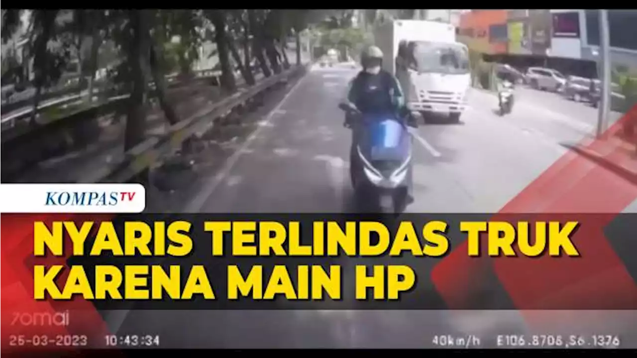 Detik-detik Pengemudi Ojol Nyaris Terlindas Truk Usai Berkendara Sambil Main HP