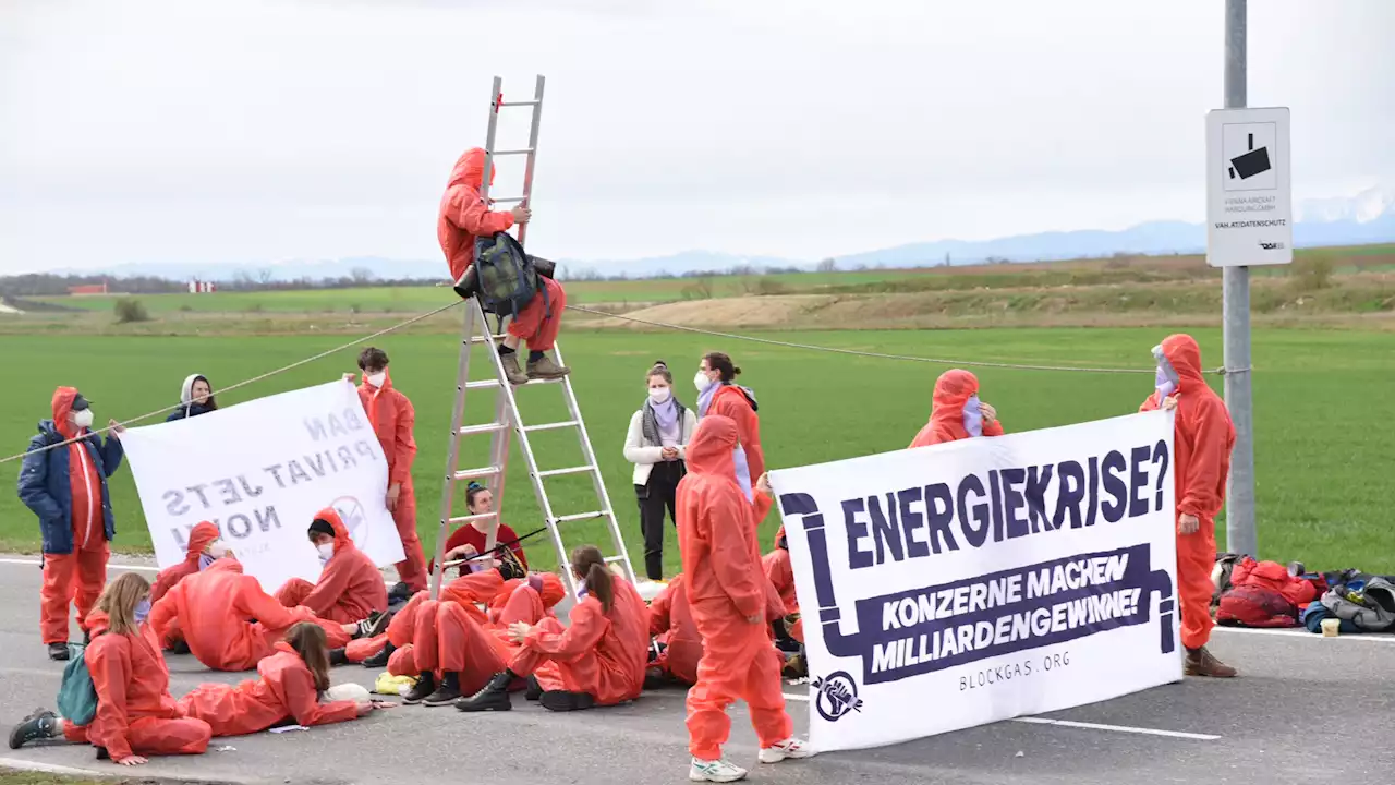 Aktivisten blockierten vor Gas-Konferenz Privatjetterminal