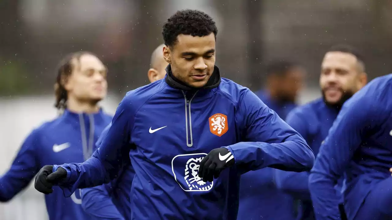 Ook Gakpo maakt na afwezigheid door buikgriep rentree op trainingsveld Oranje