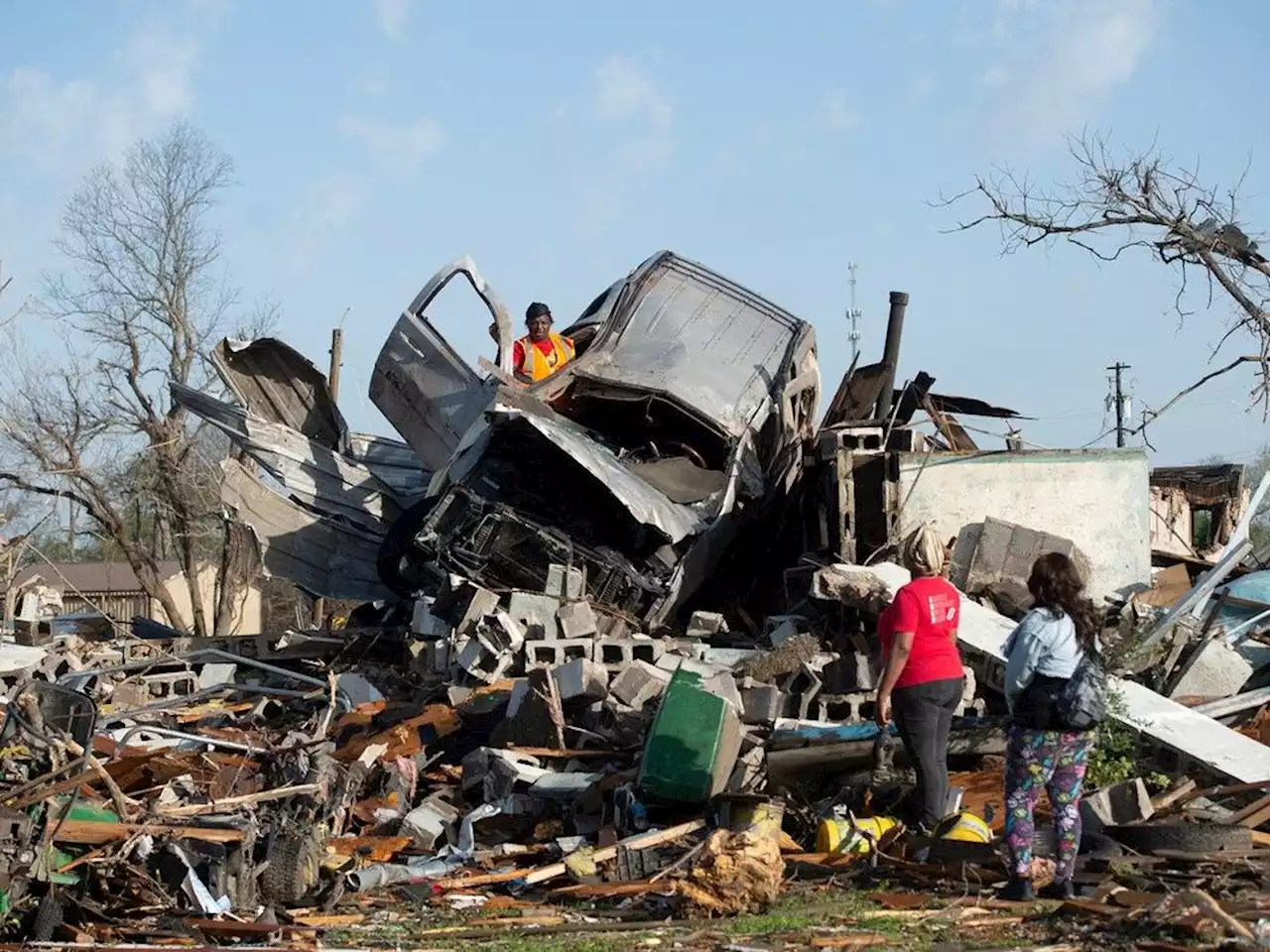 Mississippi tornadoes kill 23, injure dozens overnight