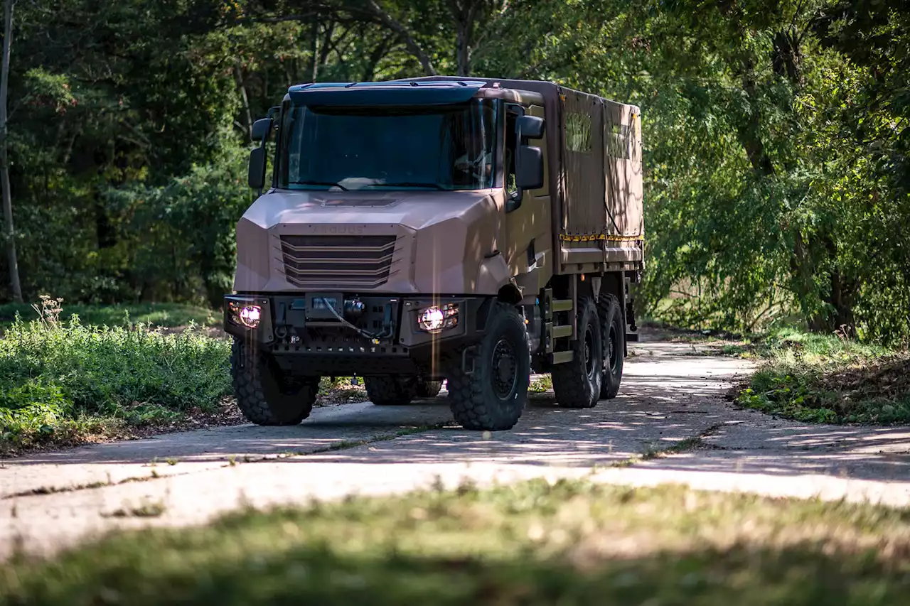 France’s new military trucks can form a convoy with just one driver