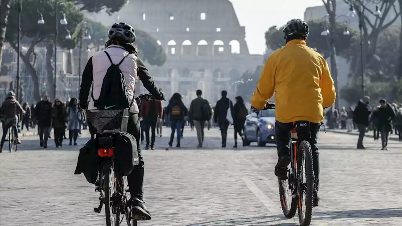 Blocco del traffico a Roma: oggi stop alle auto per 9 ore nella fascia verde