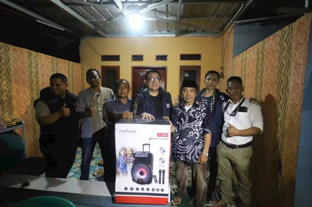 Aksi Nyata Perindo, Bagikan Pengeras Suara Wireless untuk Warga Petukangan Utara