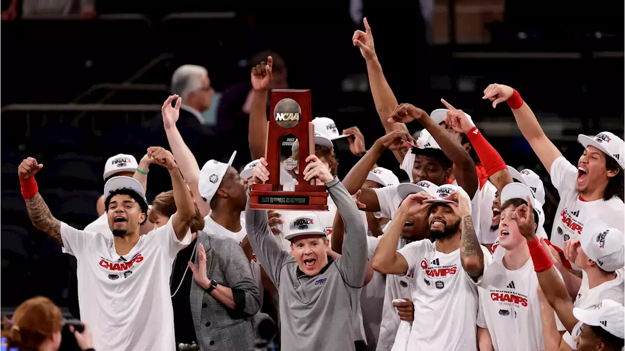 NCAA Tournament recap: UConn reaches first Final Four in 9 years, FAU's first ever; plus updated brackets and today's schedule