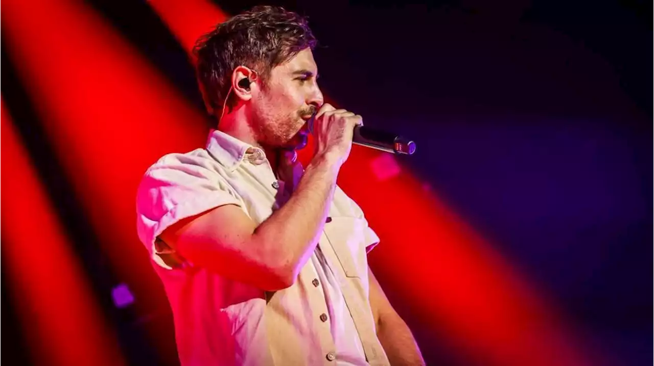 max giesinger ist seinen fans im pier 2 ganz nah – bilder vom konzert