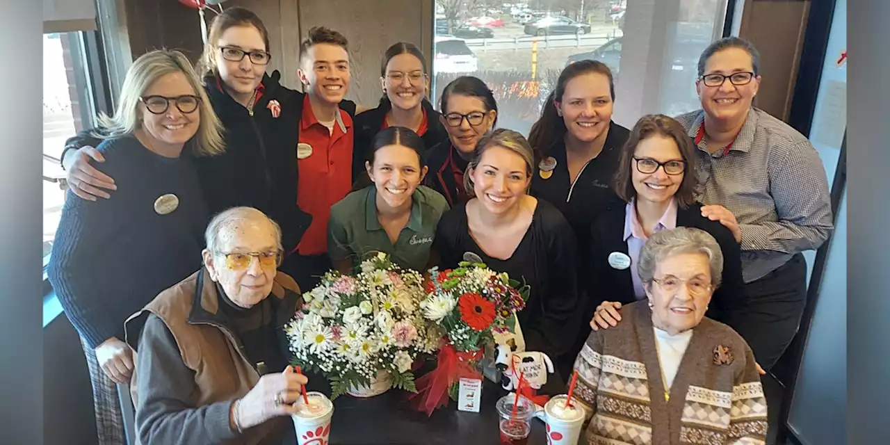 Couple celebrates 72nd wedding anniversary at Chick-fil-A