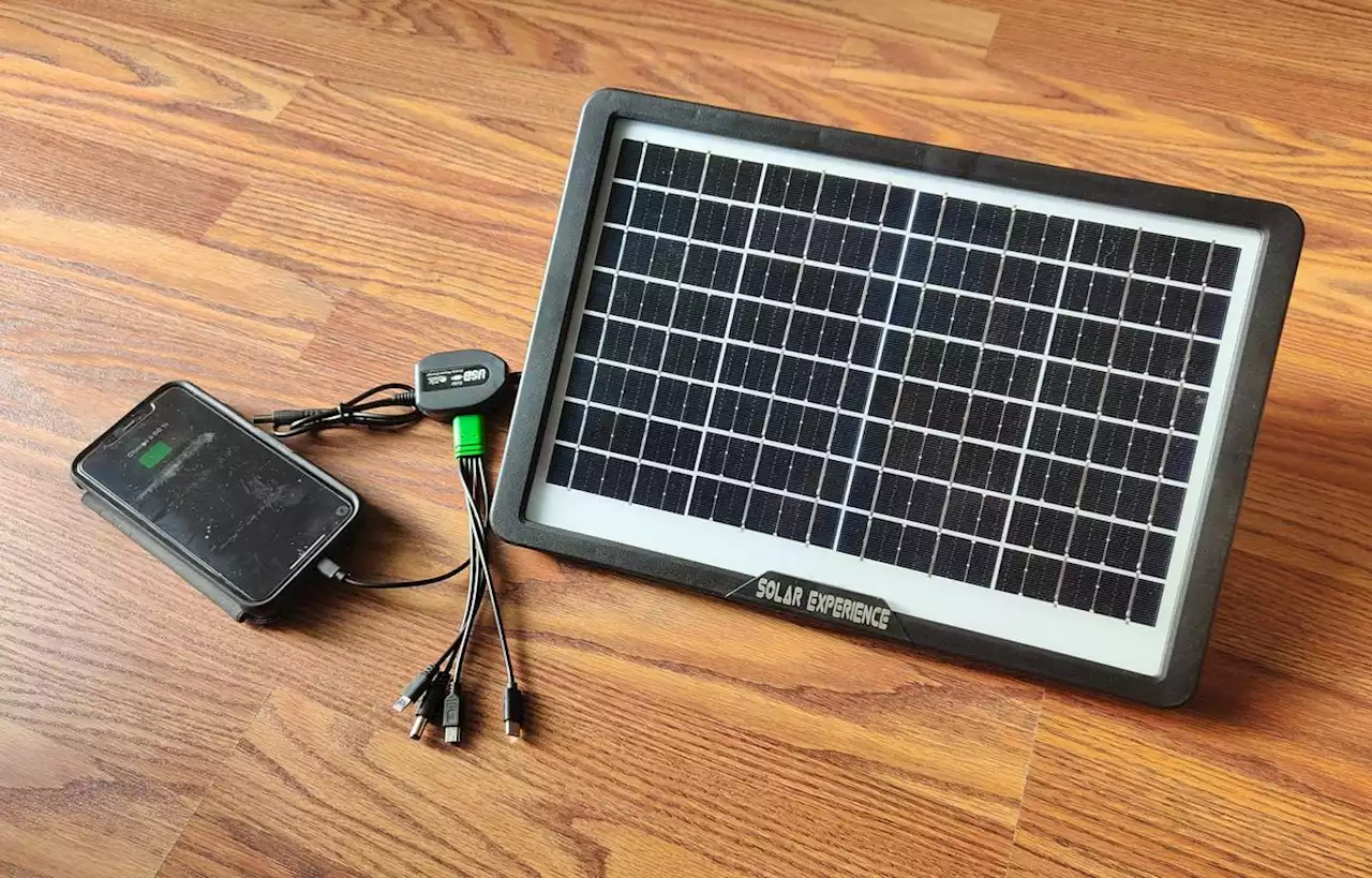 Un panneau solaire portatif pour que les sans-abri rechargent leurs mobiles