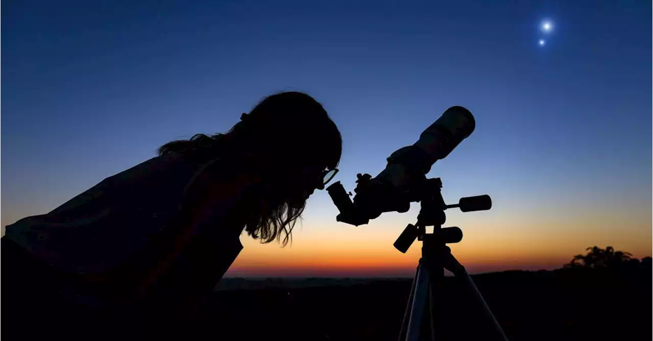 Best day and time to see five planets line up near the moon