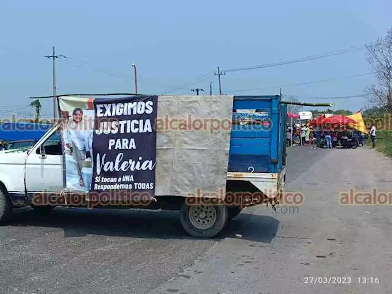 Sigue cierre de carretera en San Rafael para exigir justicia para Valeria