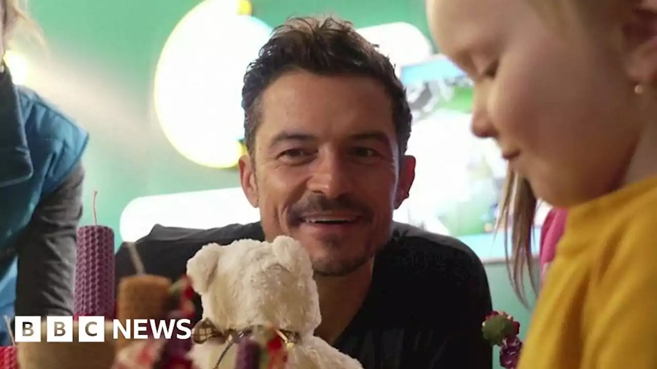 Orlando Bloom plays with children in Kyiv