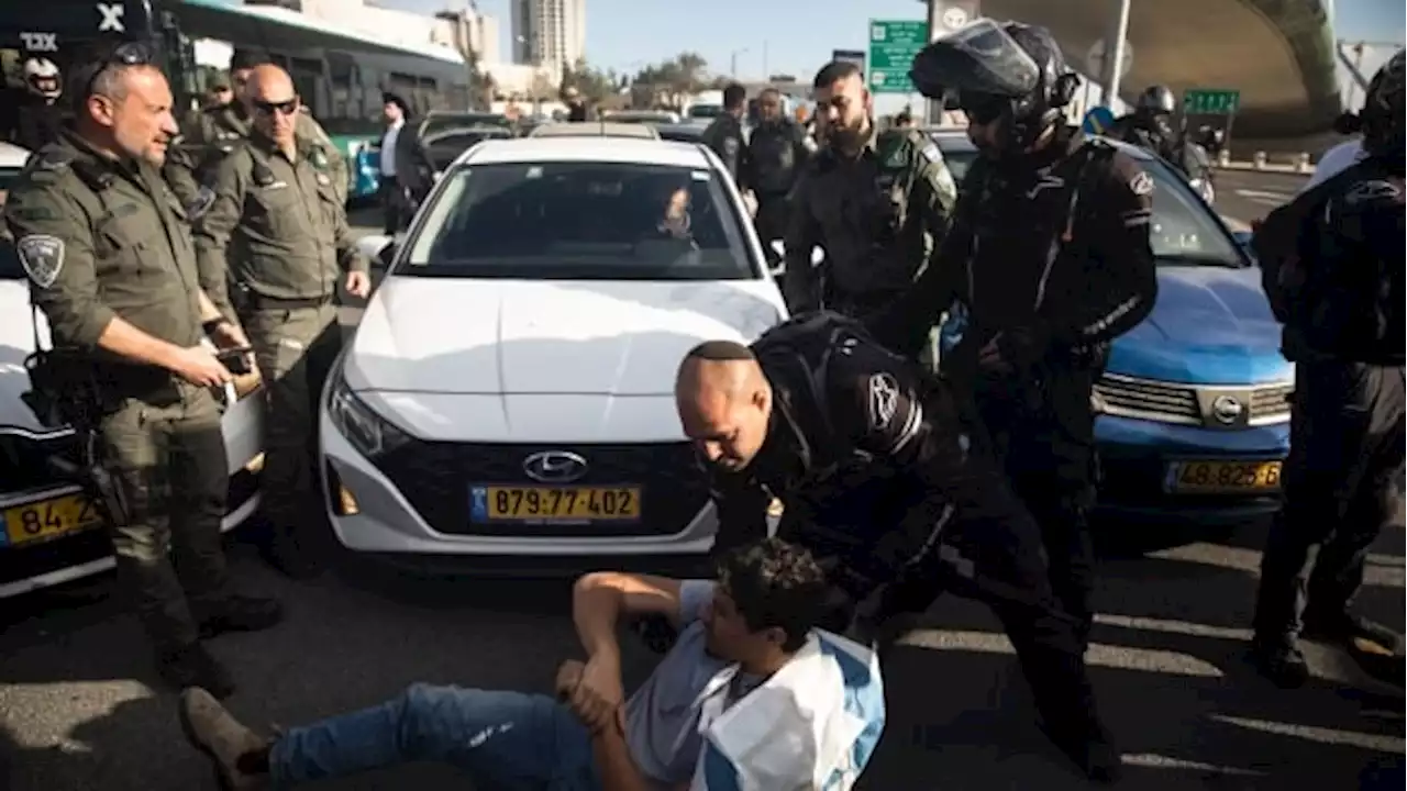 Israeli PM Netanyahu announces pause on judicial reform after mass protests | CBC News