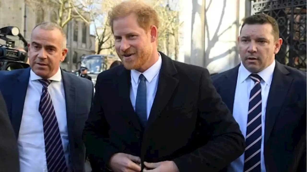 Prince Harry makes surprise appearance at court battle against Daily Mail | CBC News