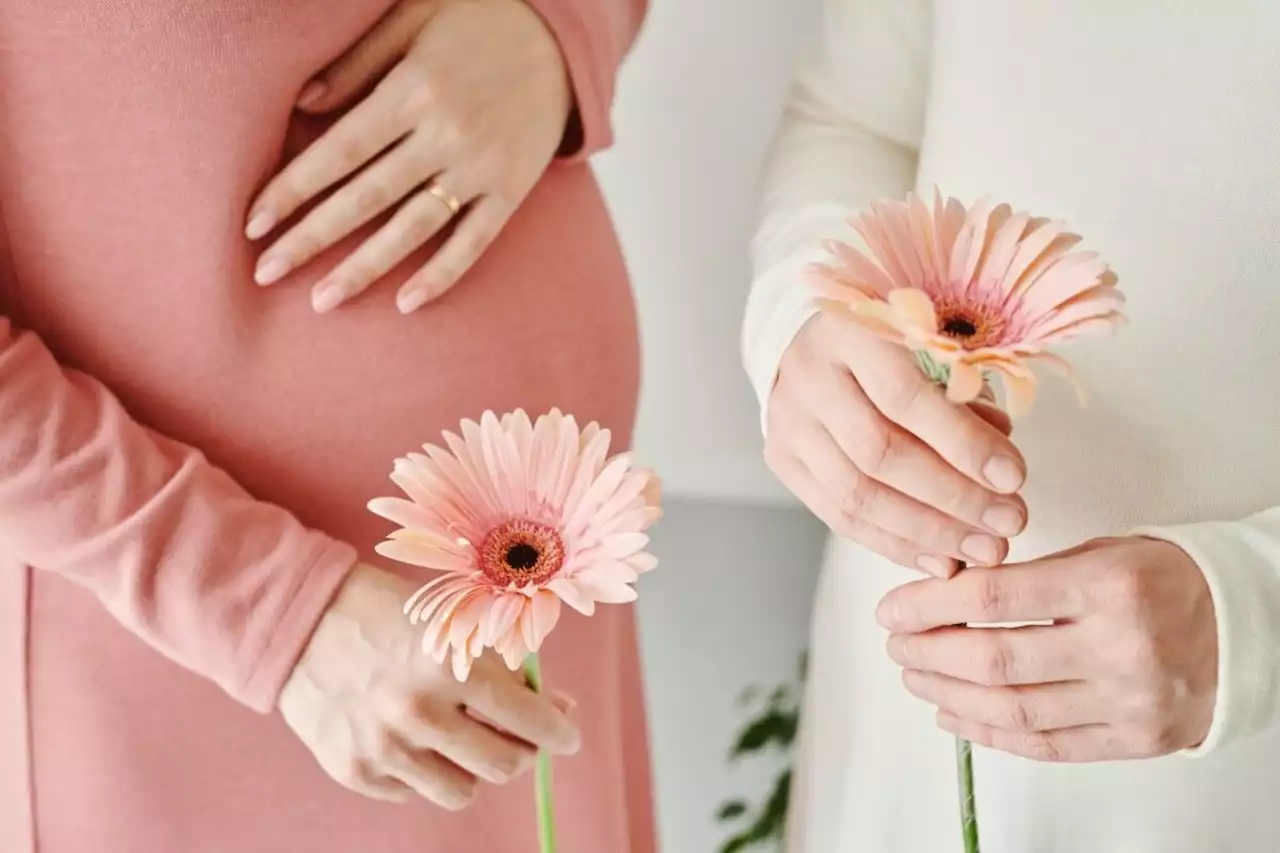 TÉMOIGNAGE Tomber enceinte en même temps que ma mère m'a rapprochée d'elle