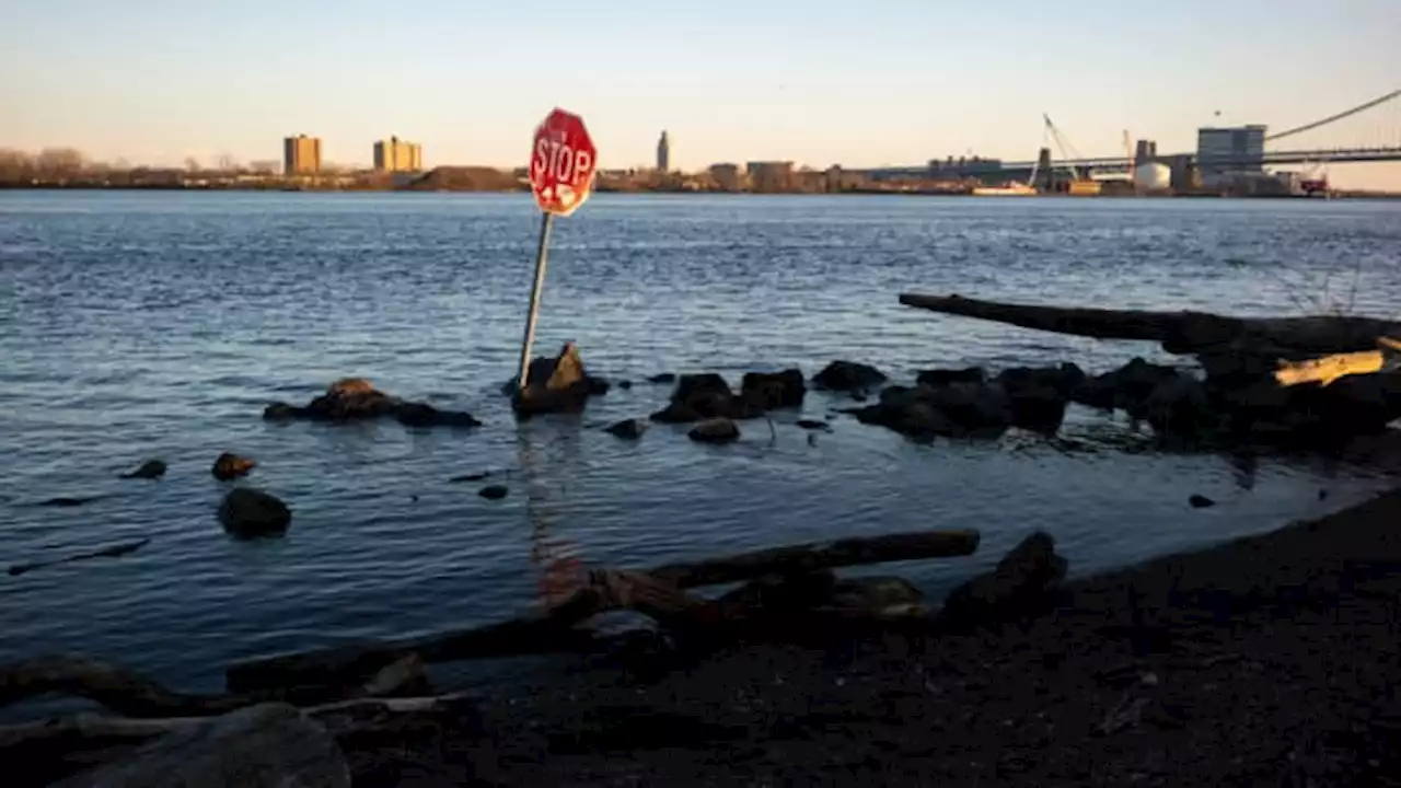 Philadelphia rescinds bottled-water alert after chemical spill in the Delaware River