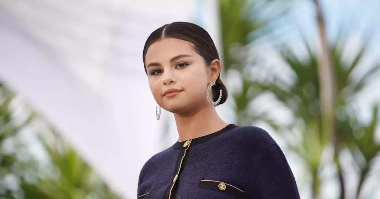 Selena Gomez viser formerne frem i bikini: Kaldes 'verdens smukkeste'