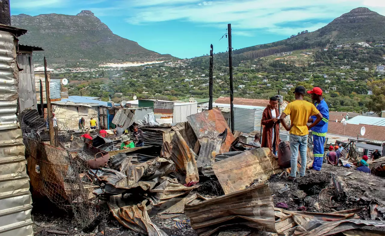 INFORMAL SETTLEMENT BLAZE: Hundreds left homeless after fire sweeps through Hout Bay’s Imizamo Yethu