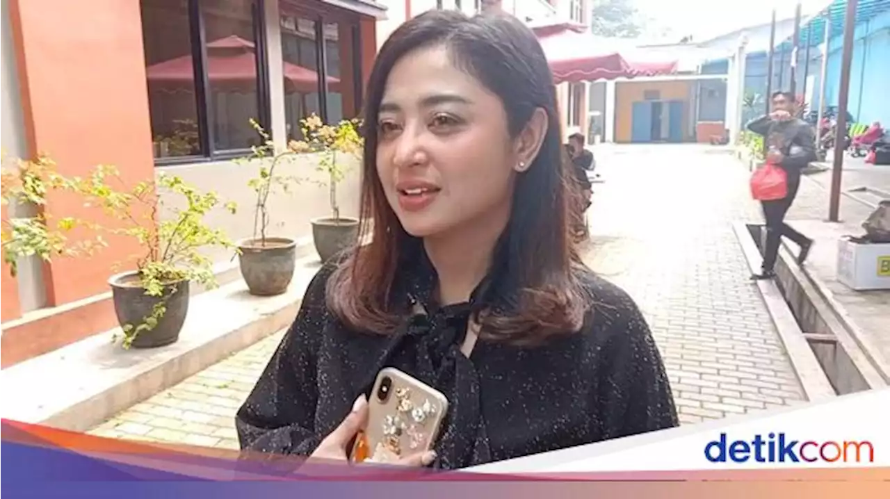 Dewi Perssik Sudah Dilamar Pilot, Jadi Nikah Kapan?