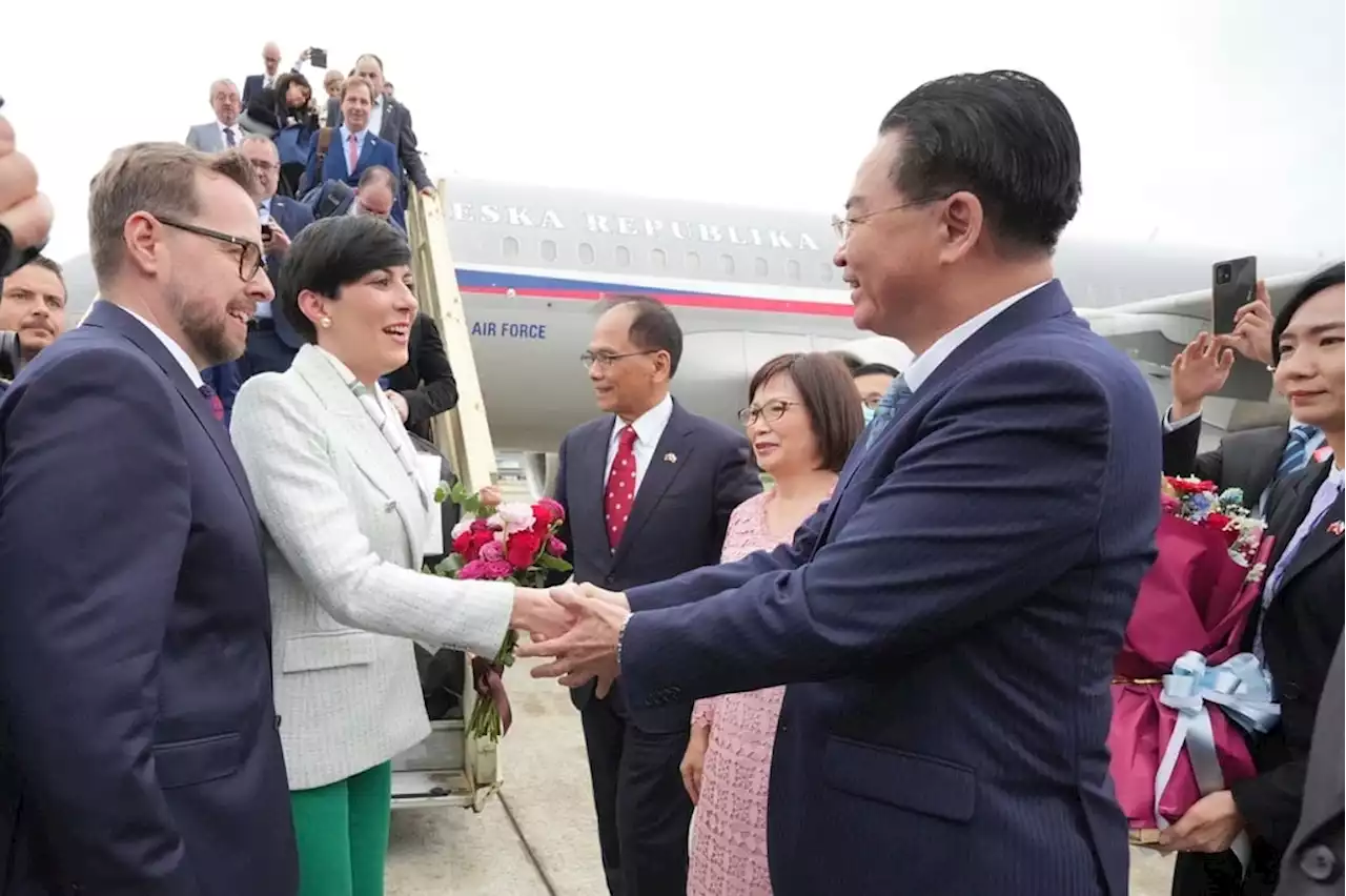 Taiwan welcomes large Czech delegation after Honduras shifts allegiance