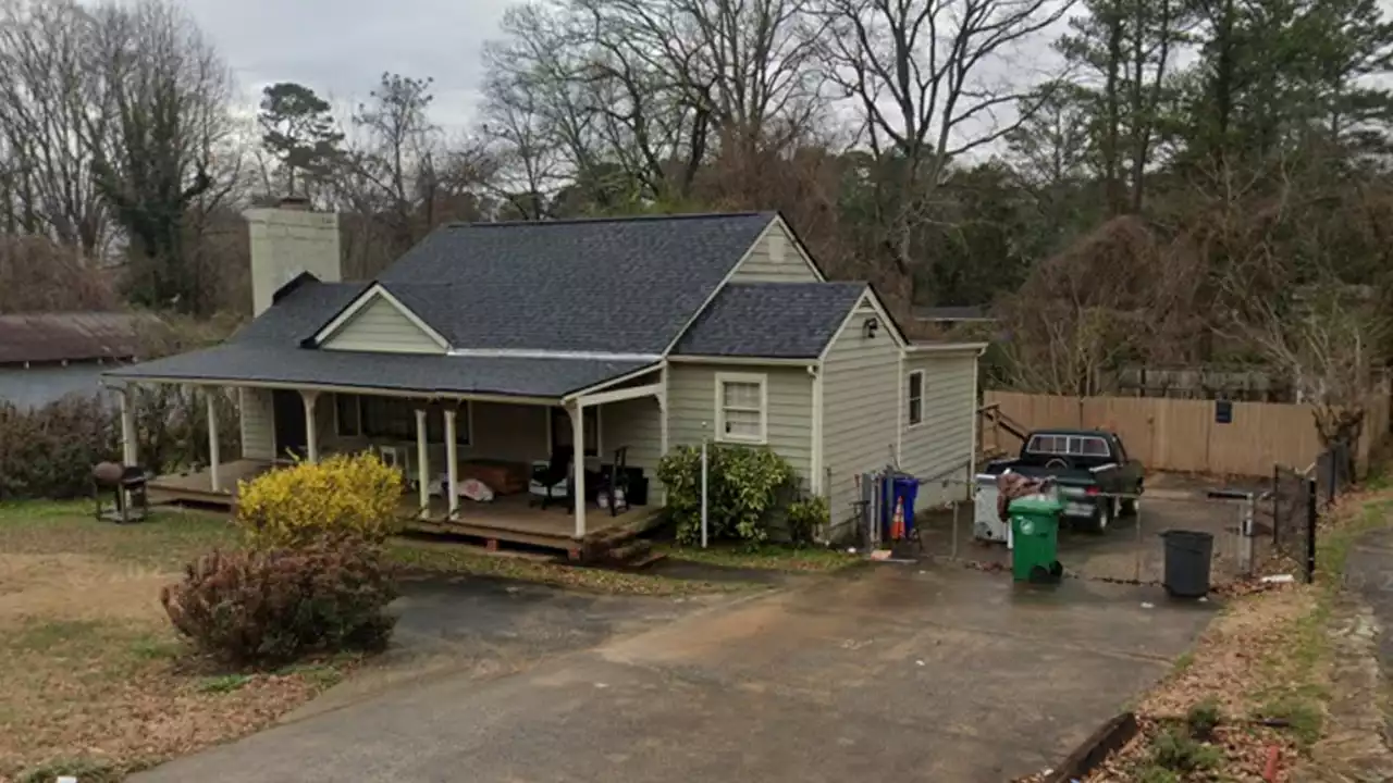 Armed Georgia homeowner catches intruder in the act, shoots him dead as neighbors cook breakfast