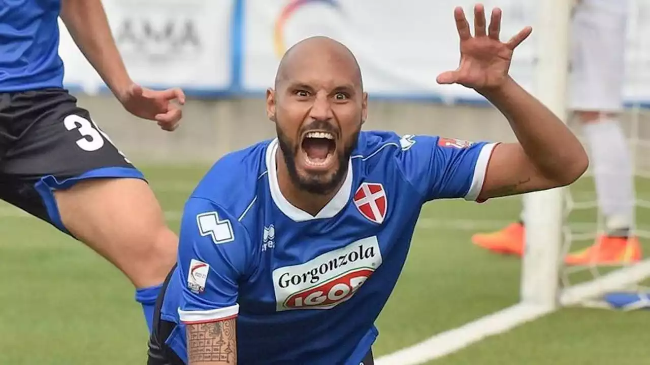 Benalouane, pugno a un ultrà del Piacenza: 10 punti sul volto, il difensore in questura