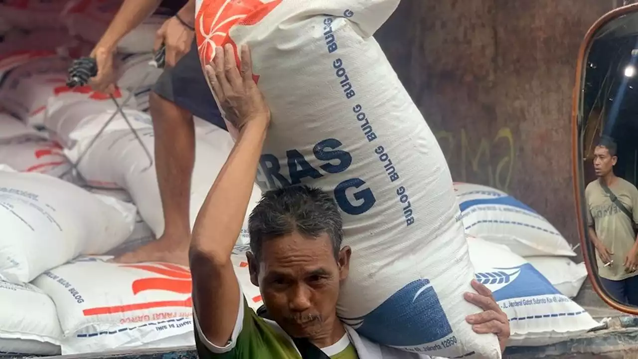 Panggung Mereka yang Terempas