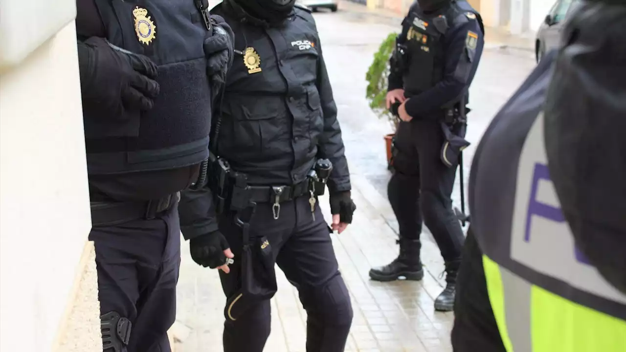 La Policía Nacional libera a siete mujeres obligadas a prostituirse en Sabadell, Barcelona