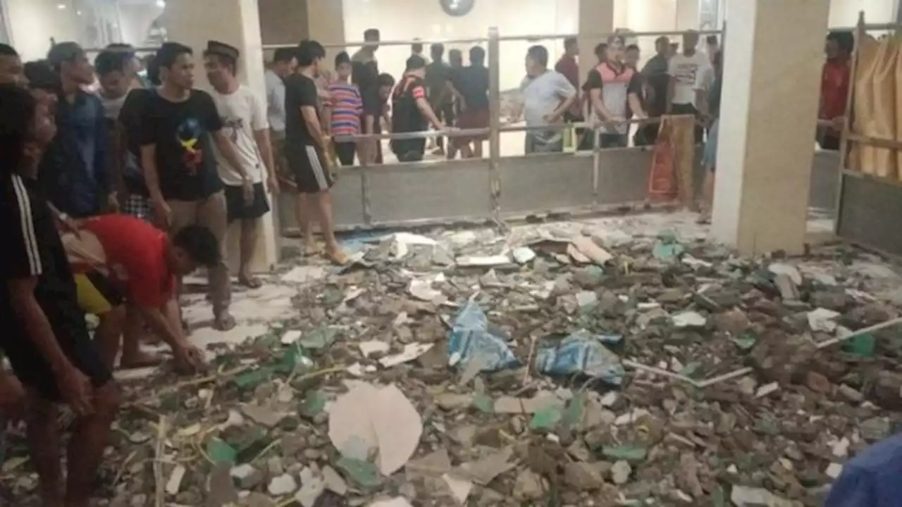 Kubah Masjid di Makassar Ambruk Timpa Jamaah yang Hendak Salat Tarawih