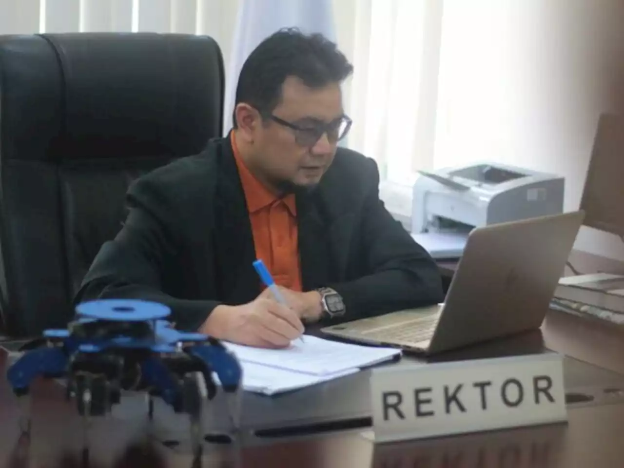 Rektor UMB dan Tim UTHM Teliti Penggunaan Isyarat Mata pada Robot